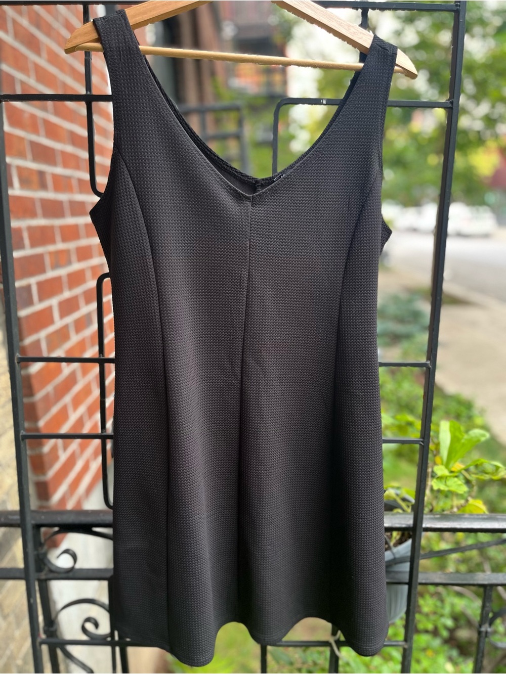 Women's Black Sleeveless V-Neck Mini Dress